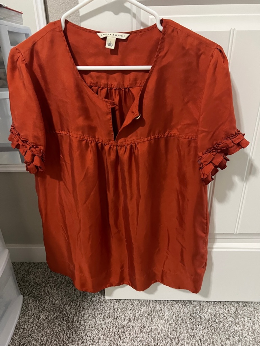 Banana Republic 100% Silk Rust Short Sleeve Ruffle Cuff Blouse
